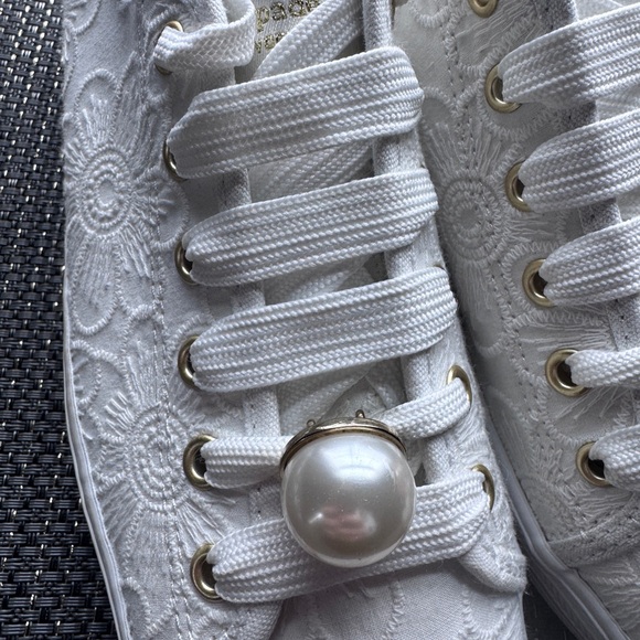 Kate Spade Triple Kick Floral Eyelet & Pearl Sneakers Bridal NEW White Size 8 - Picture 2 of 7